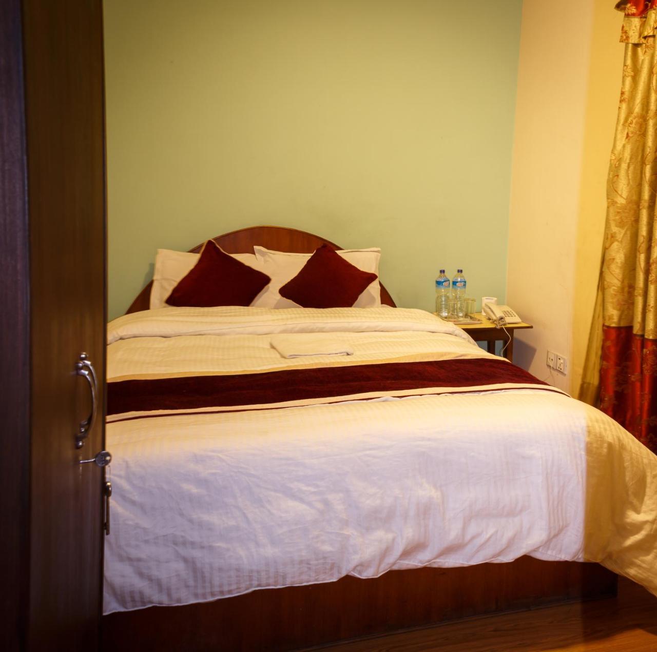 Hotel Hikers Haven Катманду Экстерьер фото