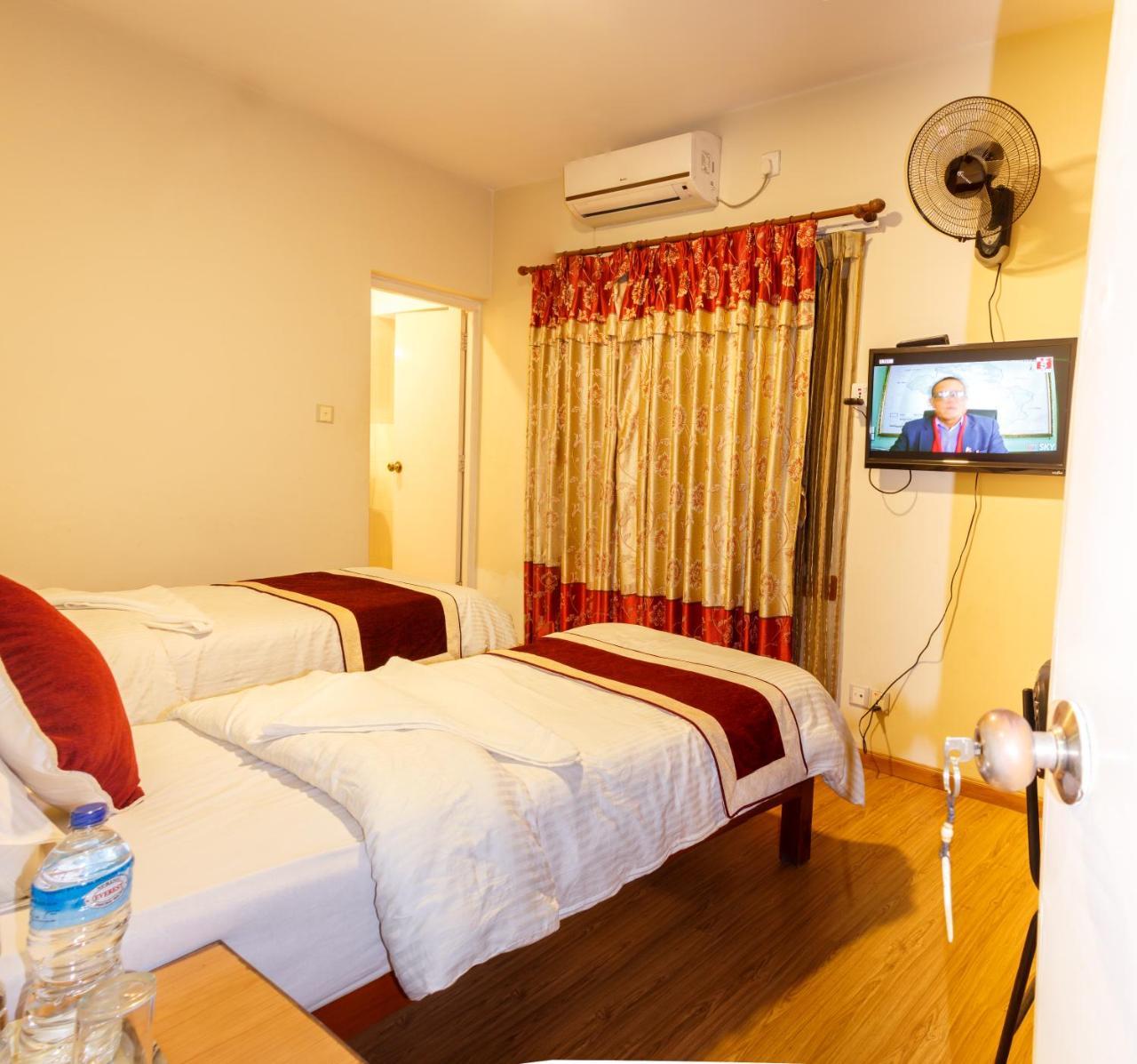Hotel Hikers Haven Катманду Экстерьер фото